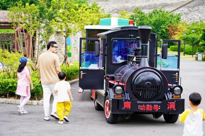 怎樣挑選優(yōu)質(zhì)的觀光小火車廠家？